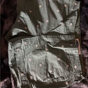 Old Navy Green Women's Shorts with White Floral Embroidery